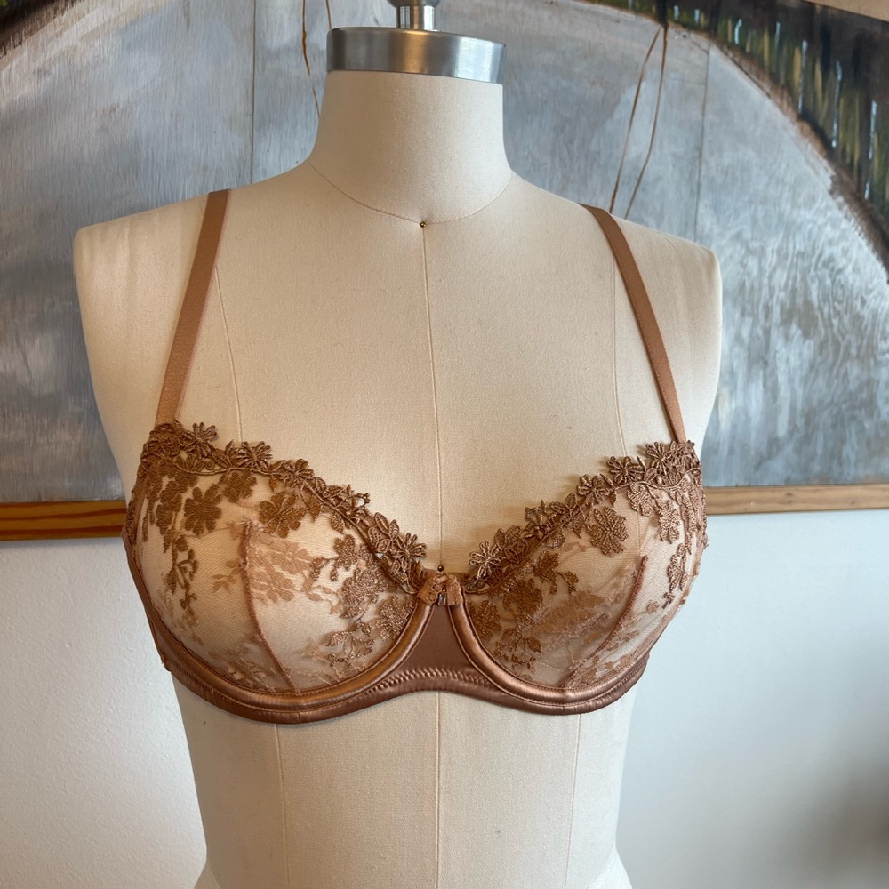 Sheer Floral Lace Underwire Bra in Light Brown